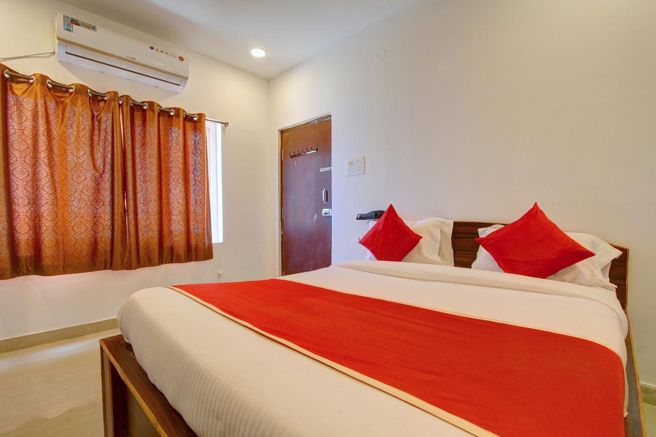 Oyo 11670 Hotel Vishnu Priya Residency Hyderabad Eksteriør billede