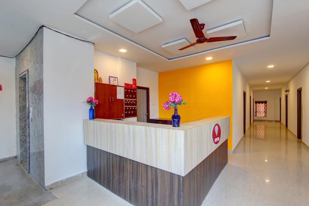 Oyo 11670 Hotel Vishnu Priya Residency Hyderabad Eksteriør billede