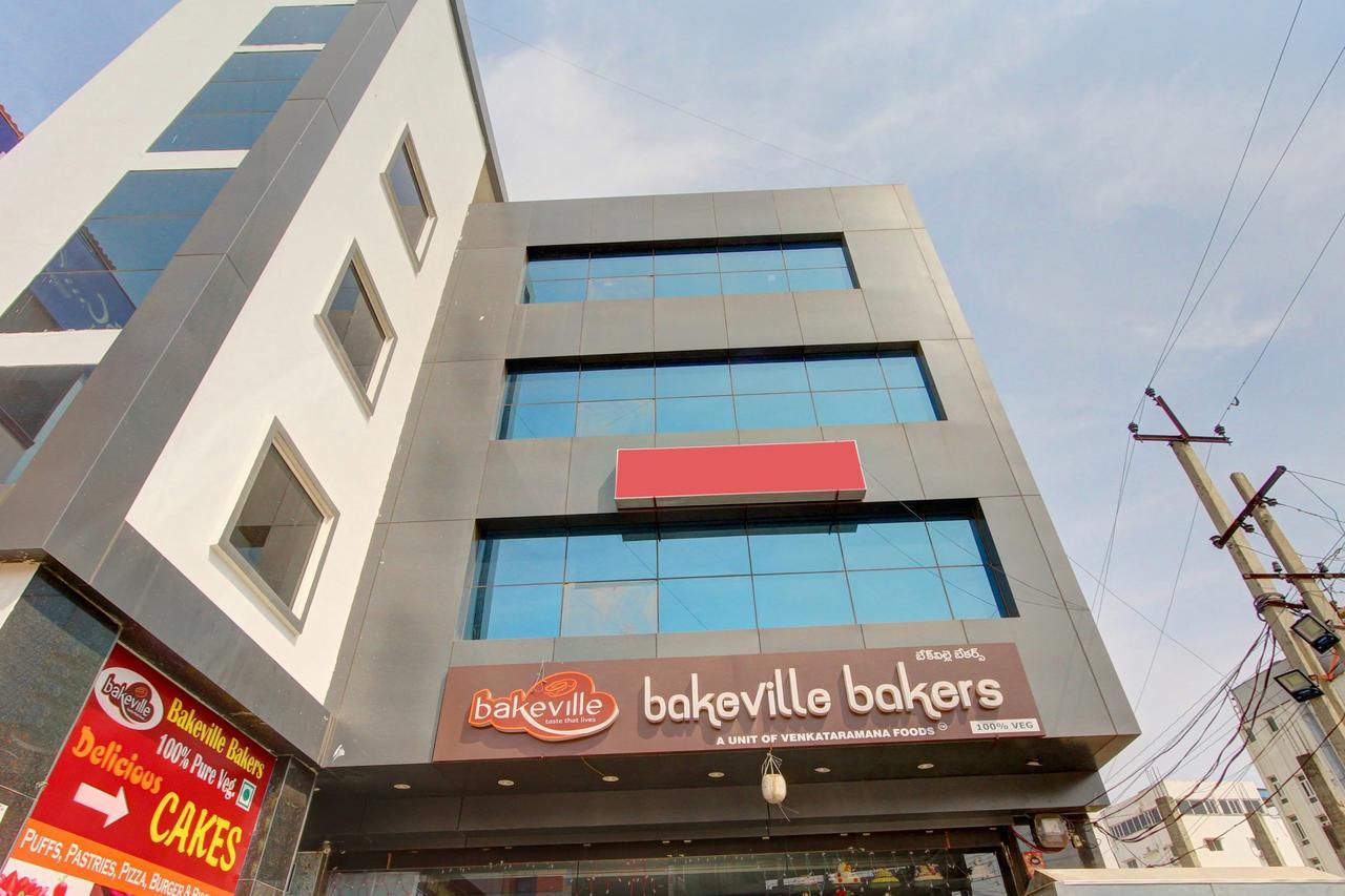 Oyo 11670 Hotel Vishnu Priya Residency Hyderabad Eksteriør billede