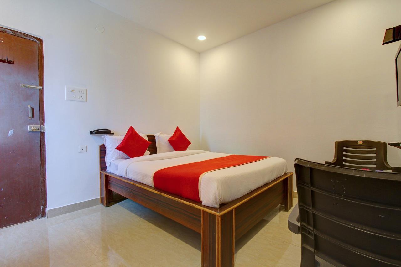 Oyo 11670 Hotel Vishnu Priya Residency Hyderabad Eksteriør billede