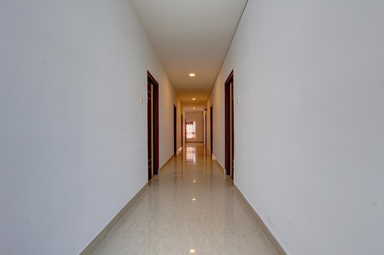 Oyo 11670 Hotel Vishnu Priya Residency Hyderabad Eksteriør billede