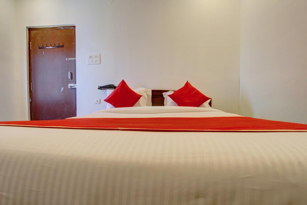 Oyo 11670 Hotel Vishnu Priya Residency Hyderabad Eksteriør billede