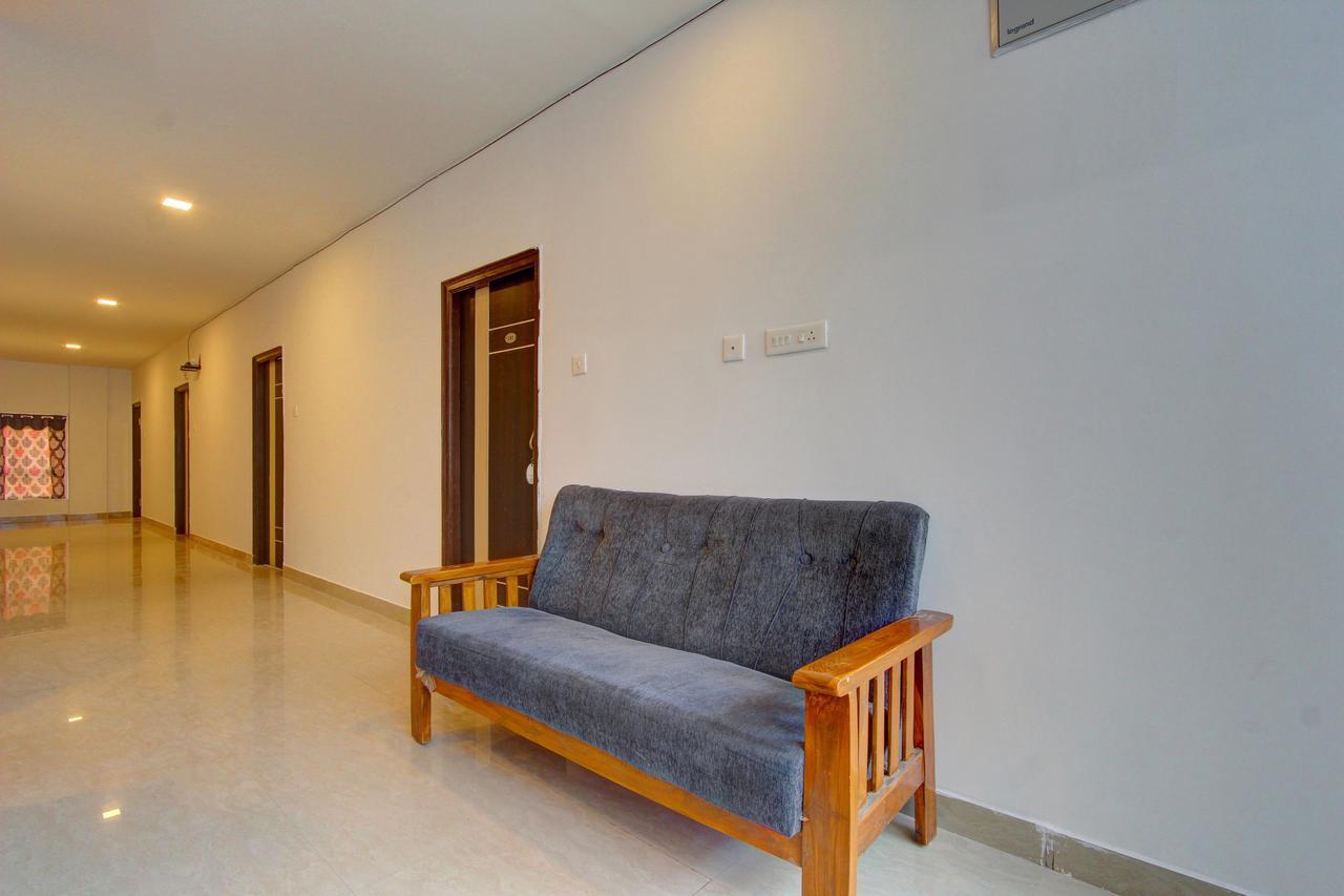 Oyo 11670 Hotel Vishnu Priya Residency Hyderabad Eksteriør billede