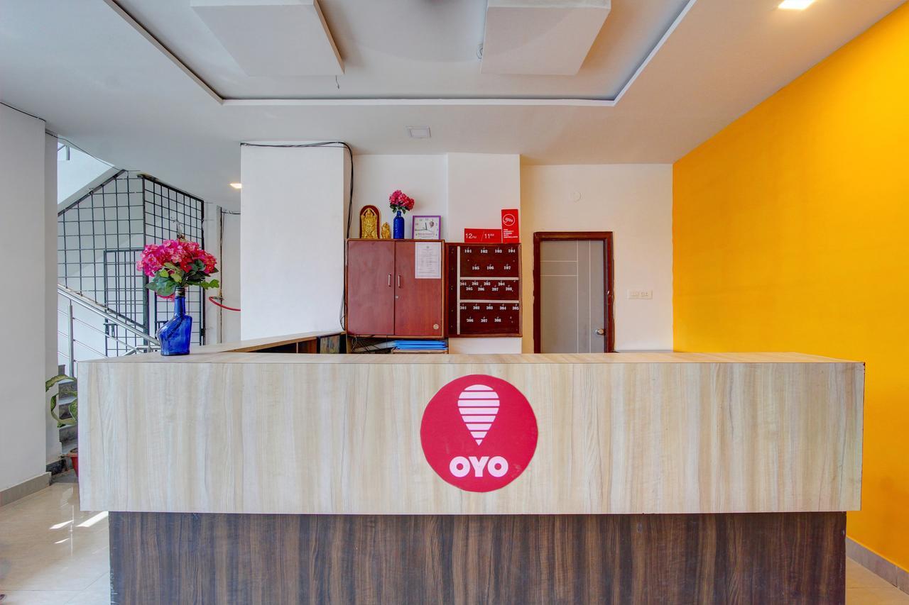 Oyo 11670 Hotel Vishnu Priya Residency Hyderabad Eksteriør billede