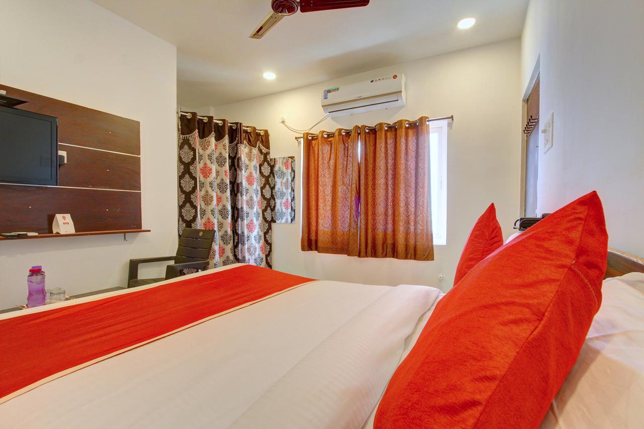 Oyo 11670 Hotel Vishnu Priya Residency Hyderabad Eksteriør billede
